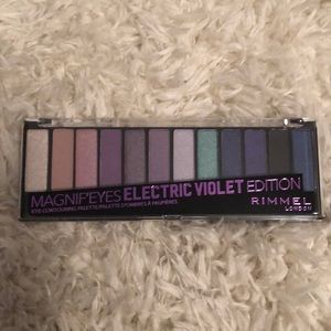 Magnif’eyes Electric Violet Edition eye palette
